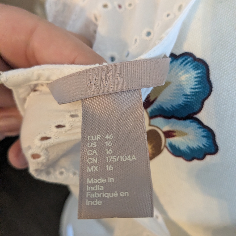H&M White Eyelet Ruffle Blouse - Picture 4 of 4